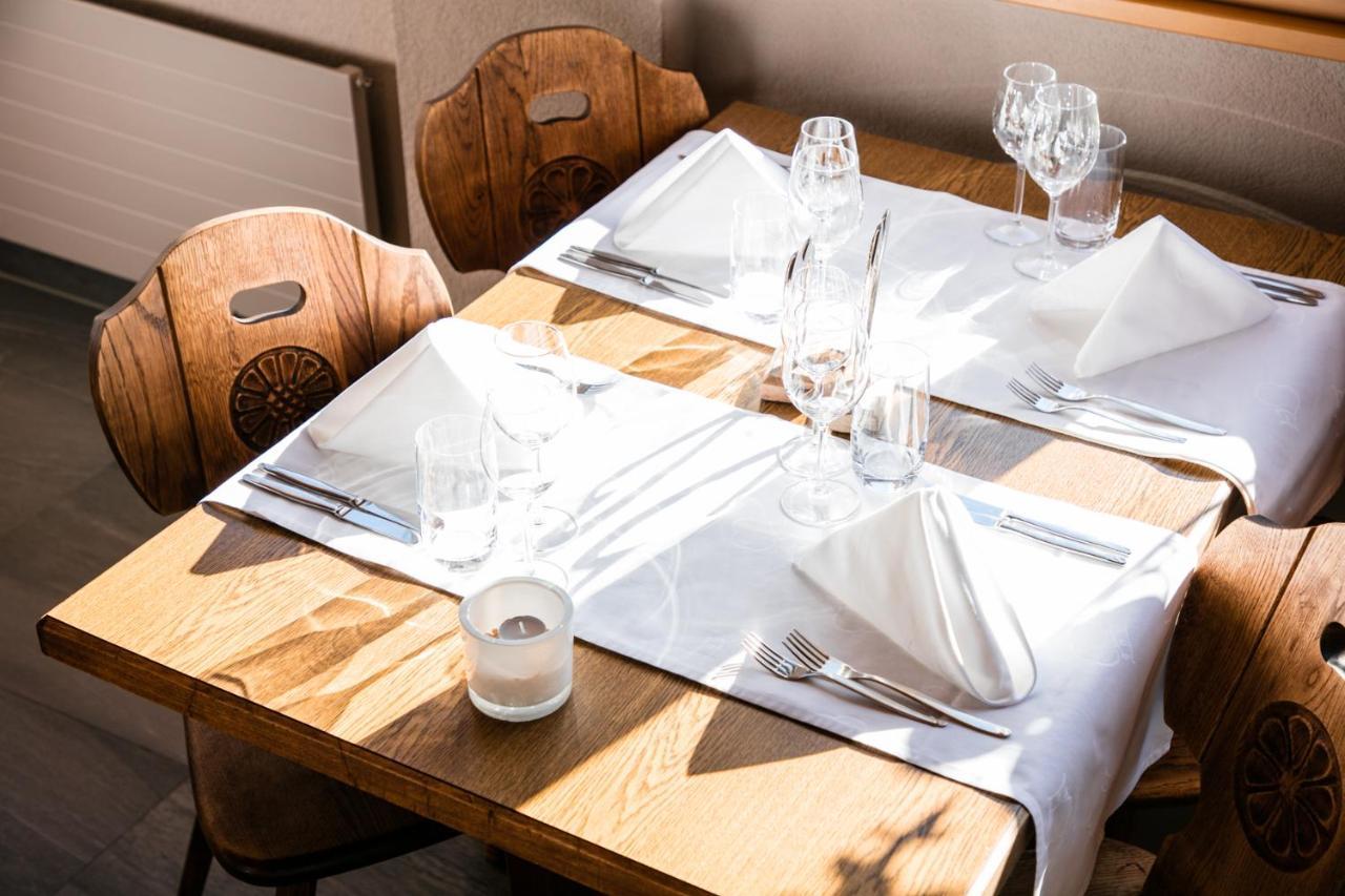 Hotel-Restaurant Ronalp Burchen ภายนอก รูปภาพ